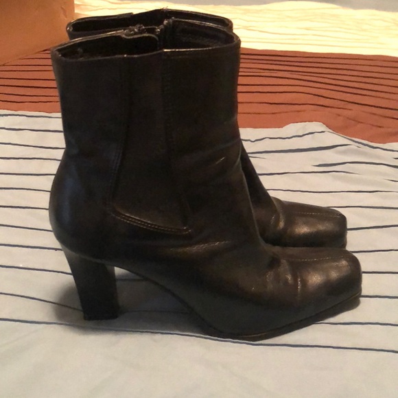 Black Comfort Plus ankle boots - Picture 3 of 8